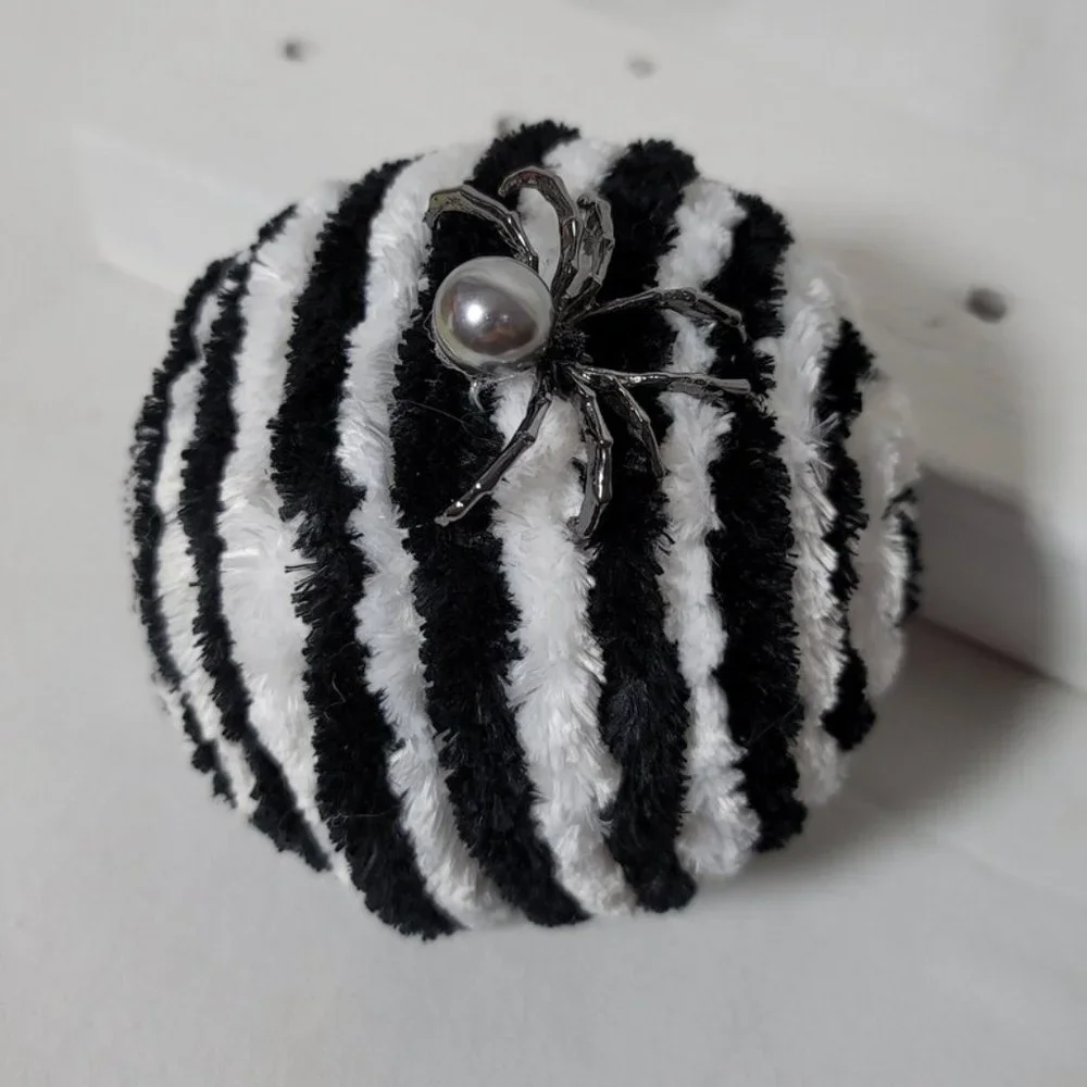 Decorative Yarn‎ Halloween Ball with Spider